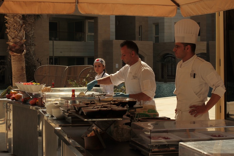 Sunday Buffet at Kempinski Summerland Hotel